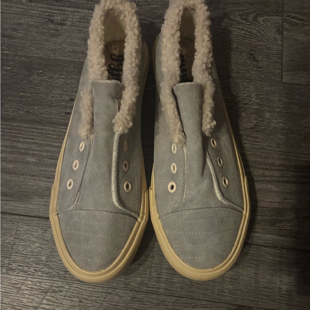 Cozy Slip-On Sneakers with Faux Fur trim
Gypsy jazz NEW